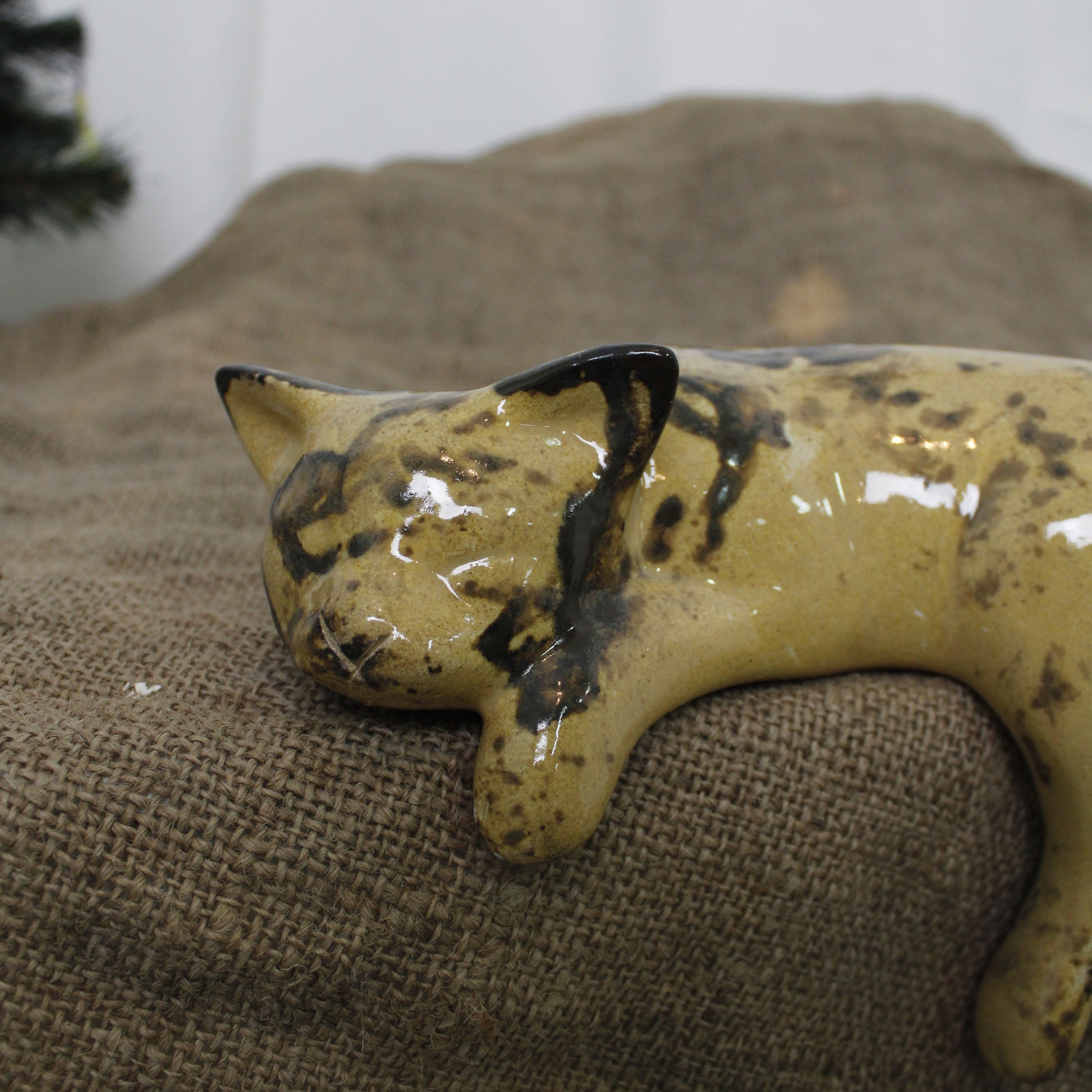 Seramik Uyuyan Kedi Duvar Heykeli - Gülsüm Sanat Evi
